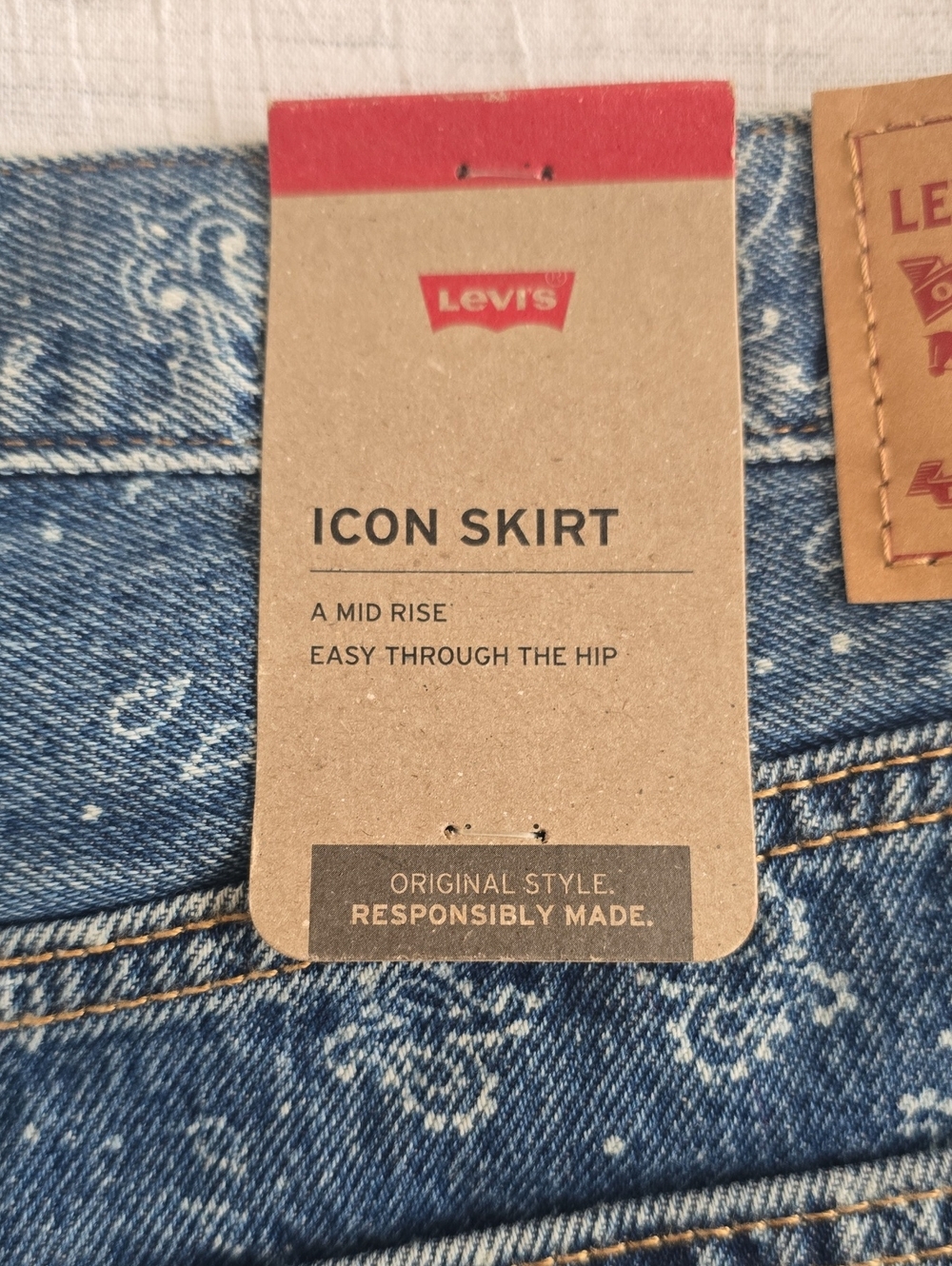 Levi's Blue Denim Mini Skirt with White Bandana Print Size:31 - Picture 4 of 10